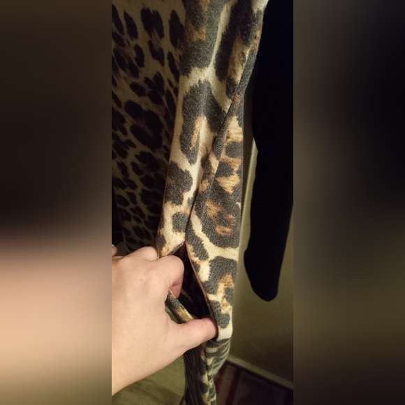 Leopard print sweater tunic - Picture 2 of 4